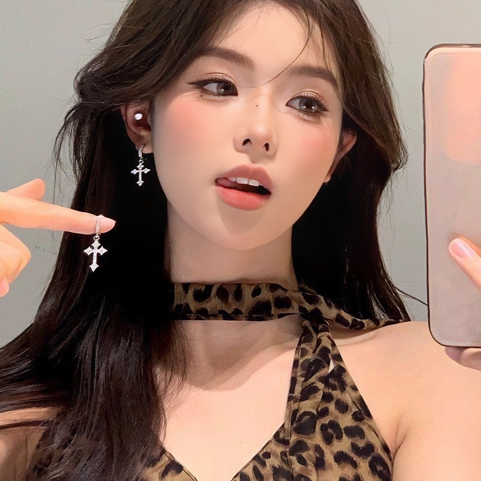 Super Flash Cross Earrings For Women 2025 New Hot Style High-End Cold Style Earrings Simple Diamond Earrings