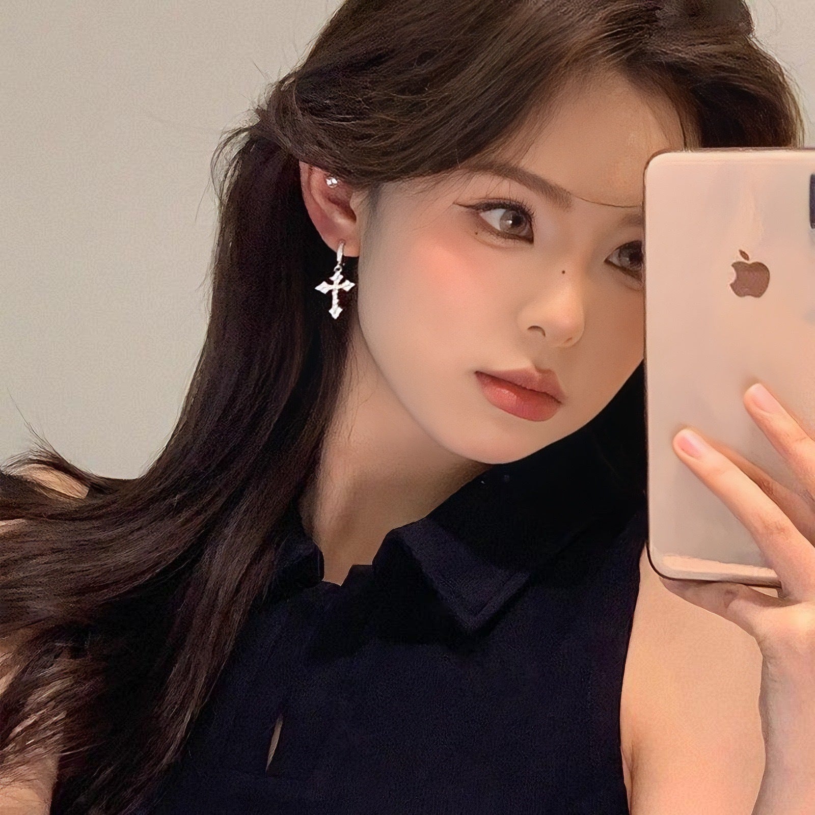 Super Flash Cross Earrings For Women 2025 New Hot Style High-End Cold Style Earrings Simple Diamond Earrings